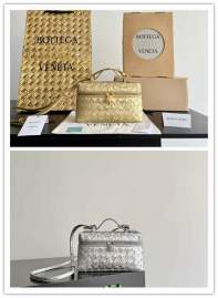 Picture of Bottega Veneta Handbags _SKUfw224788889fw